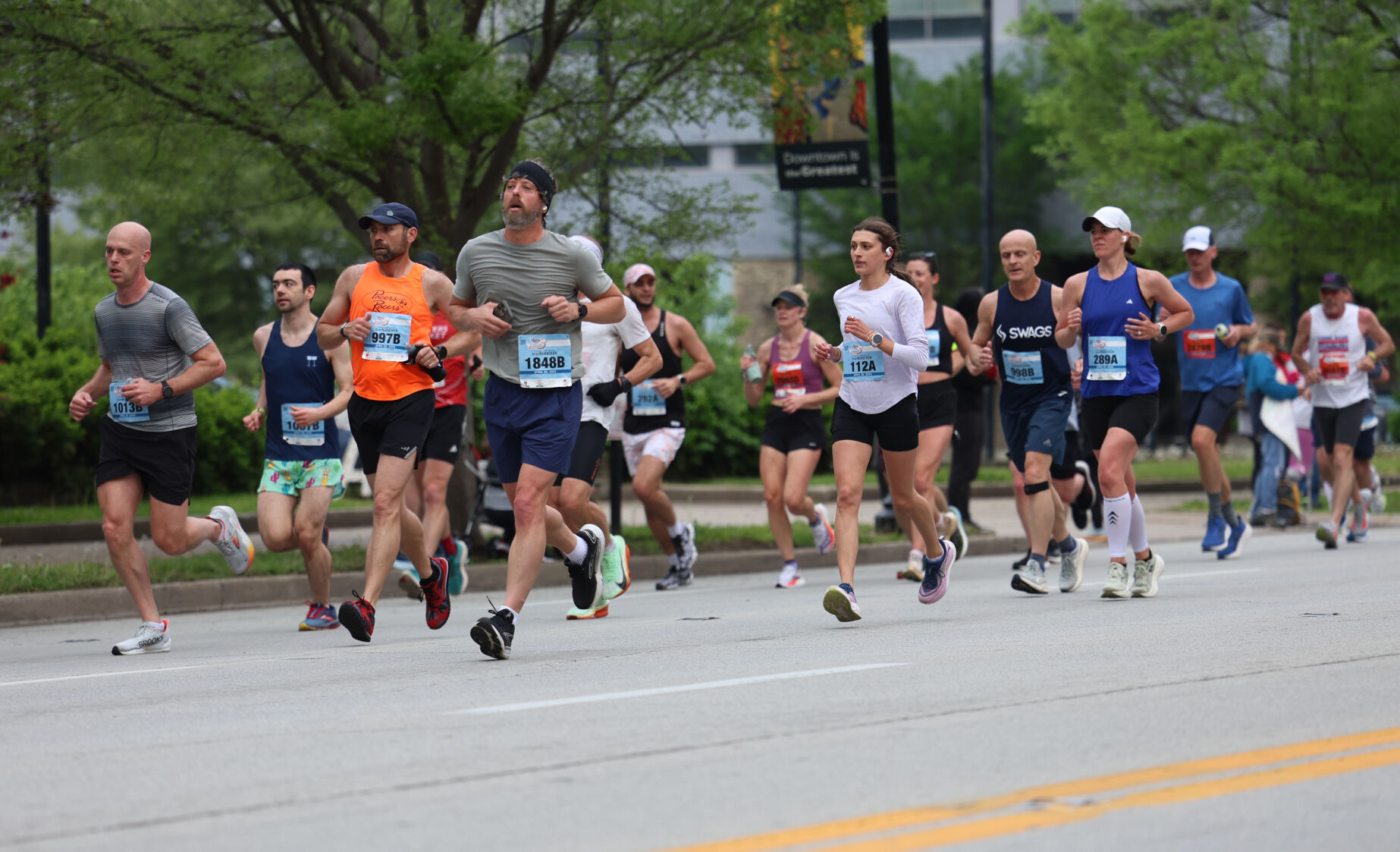 Group of runners toward Broadway.JPG